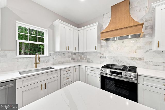 106 BLUE ANCHOR RD, Sicklerville, NJ 08081