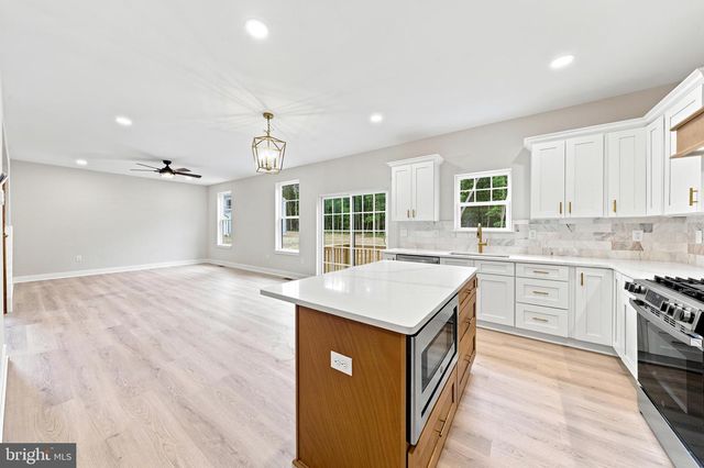 106 BLUE ANCHOR RD, Sicklerville, NJ 08081