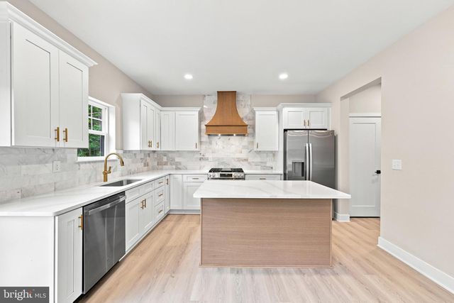 106 BLUE ANCHOR RD, Sicklerville, NJ 08081