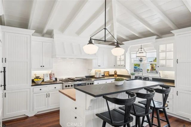 2035 Miramar Drive, Newport Beach, CA 92661