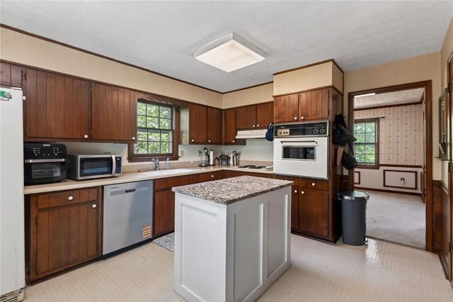 5374 Pounds Drive N, Stone Mountain, GA 30087