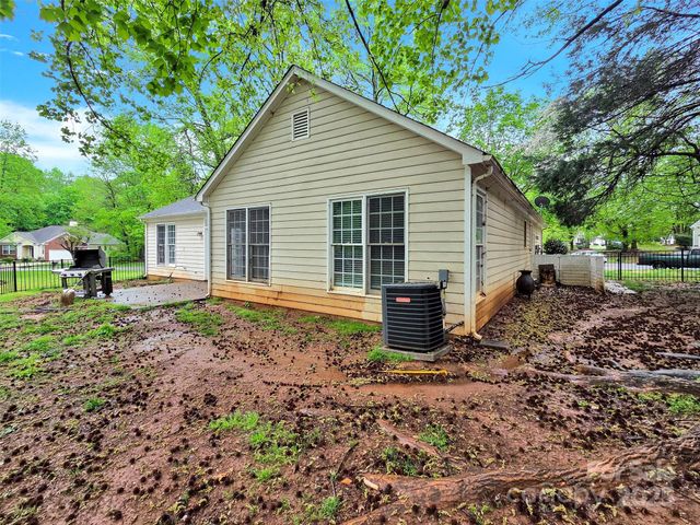 6520 White Pine Lane, Charlotte, NC 28262