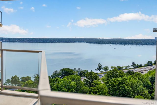 18-05 215th Street 16H, Bayside, NY 11360