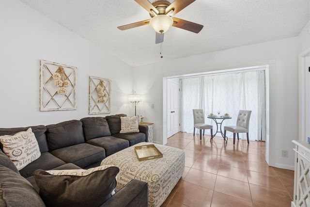 4542 Lucerne Lakes Boulevard E 206, Lake Worth, FL 33467