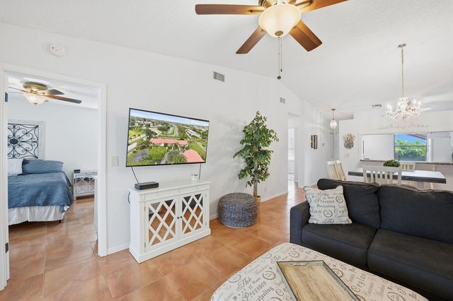 4542 Lucerne Lakes Boulevard E 206, Lake Worth, FL 33467