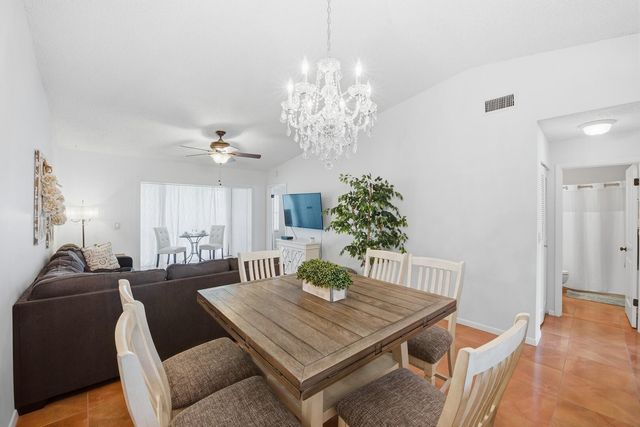 4542 Lucerne Lakes Boulevard E 206, Lake Worth, FL 33467