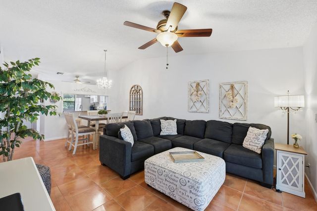 4542 Lucerne Lakes Boulevard E 206, Lake Worth, FL 33467