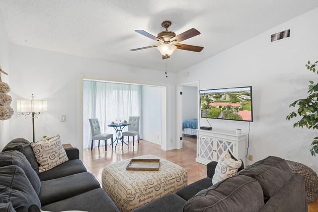 4542 Lucerne Lakes Boulevard E 206, Lake Worth, FL 33467