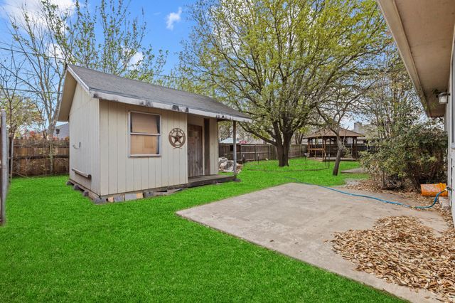 1035 Brown Street, Burleson, TX 76028