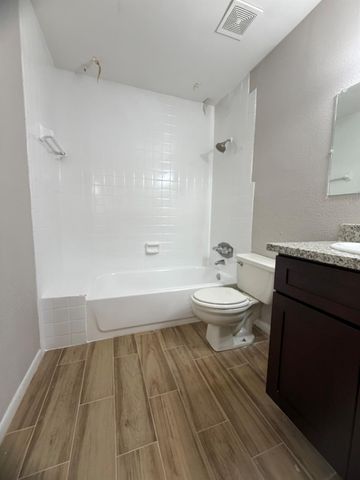 10001 West Park Drive 79, Houston, TX 77042