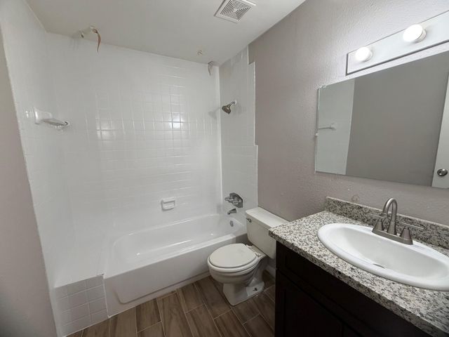 10001 West Park Drive 79, Houston, TX 77042