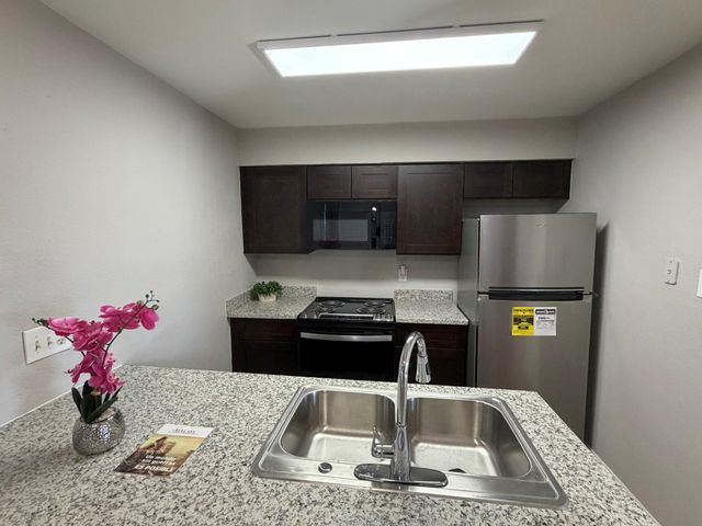 10001 West Park Drive 79, Houston, TX 77042