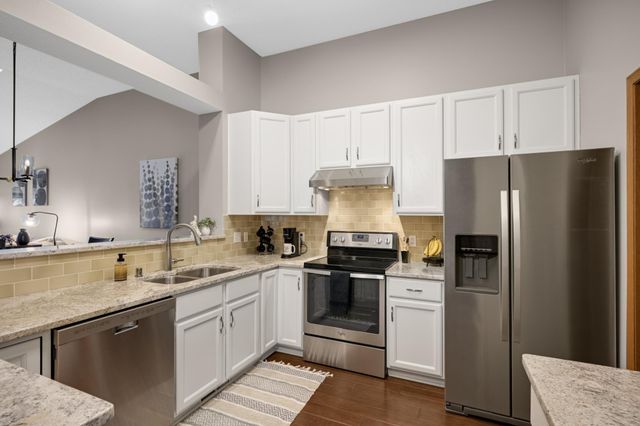 1845 Merlot Curve 1603, Eagan, MN 55122