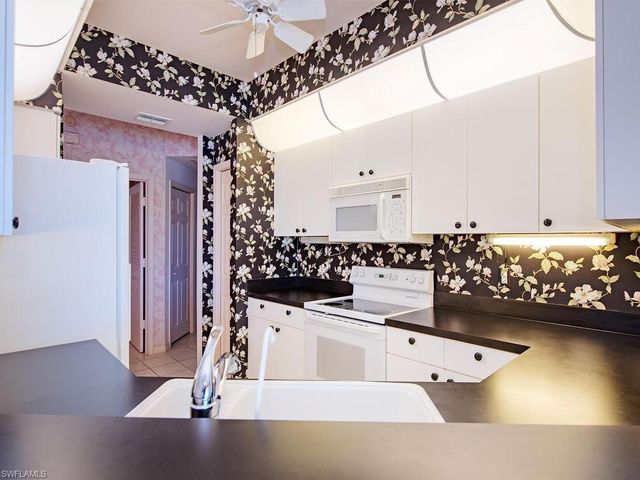 570 Club Marco CIR 7-101, Marco Island, FL 34145