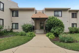 74 Commonwealth Court 2, Vernon Hills, IL 60061