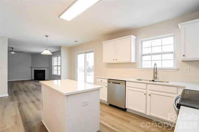 3012 Sweet Apple Drive, Dallas, NC 28034