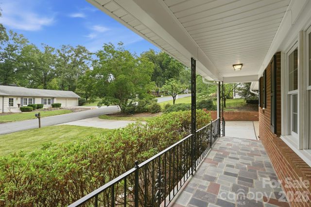 926 Shady Bluff Drive, Charlotte, NC 28211
