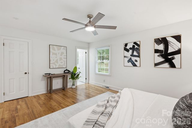 926 Shady Bluff Drive, Charlotte, NC 28211