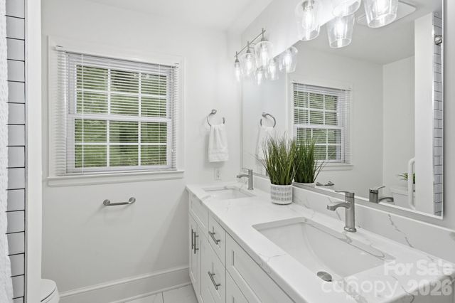 926 Shady Bluff Drive, Charlotte, NC 28211