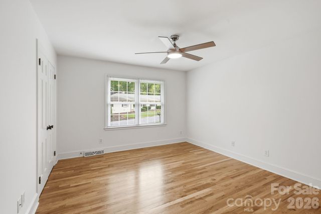 926 Shady Bluff Drive, Charlotte, NC 28211
