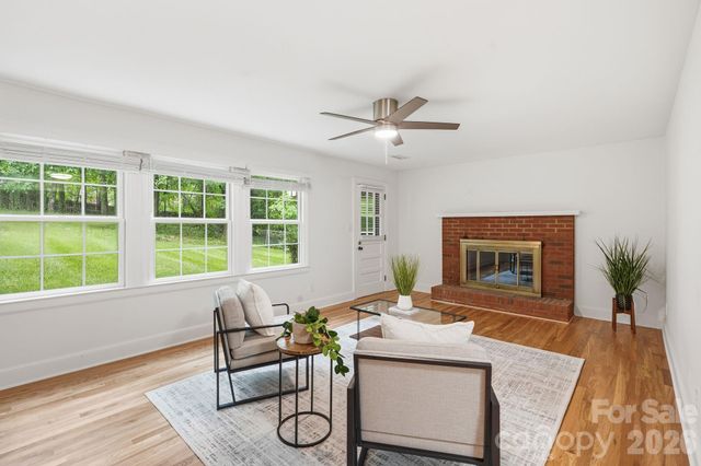 926 Shady Bluff Drive, Charlotte, NC 28211