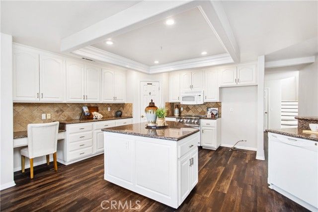 30248 White Wake, Canyon Lake, CA 92587