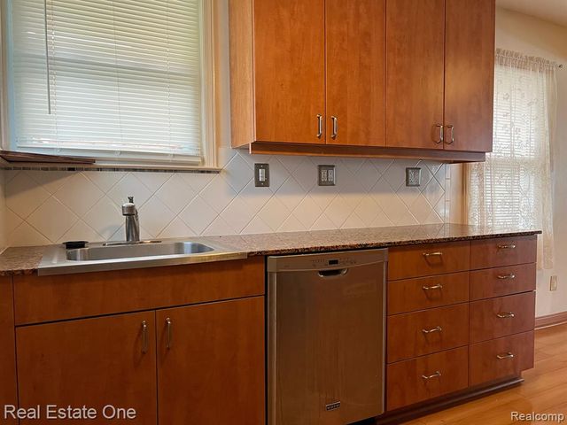 13630 Balfour Street, Oak Park, MI 48237