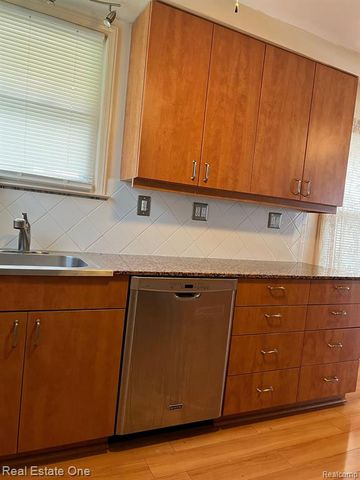 13630 Balfour Street, Oak Park, MI 48237