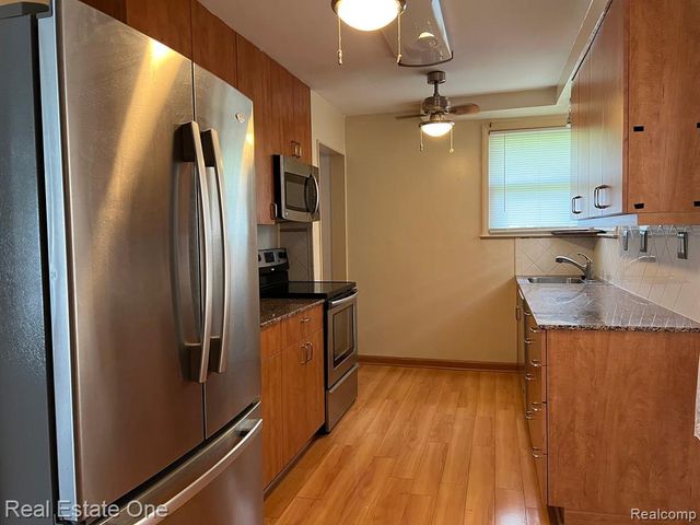 13630 Balfour Street, Oak Park, MI 48237