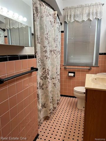 13630 Balfour Street, Oak Park, MI 48237