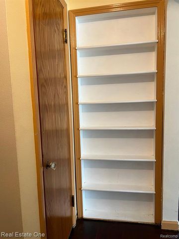 13630 Balfour Street, Oak Park, MI 48237