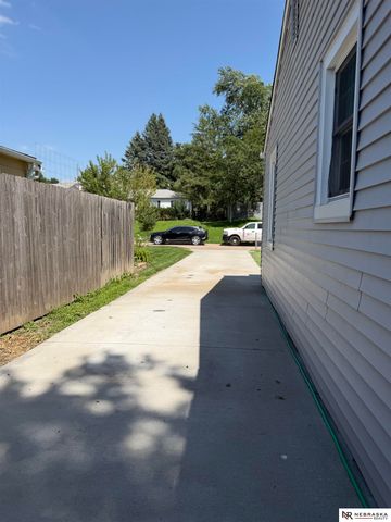 4304 S 61st Avenue, Omaha, NE 68117