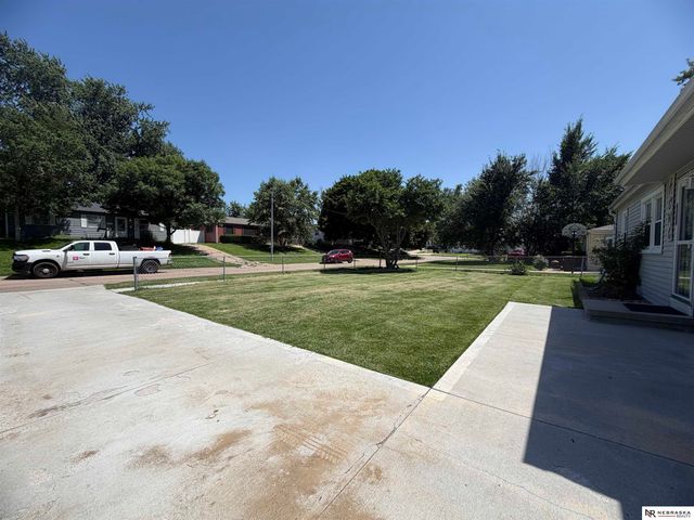 4304 S 61st Avenue, Omaha, NE 68117