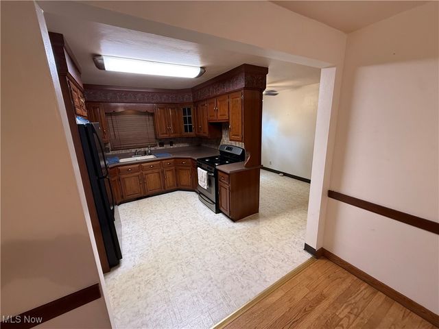 3296 Cricket Drive, Youngstown, OH 44511