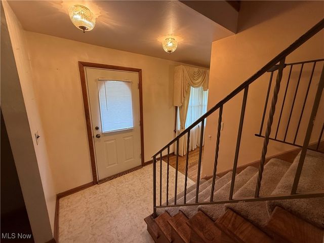 3296 Cricket Drive, Youngstown, OH 44511