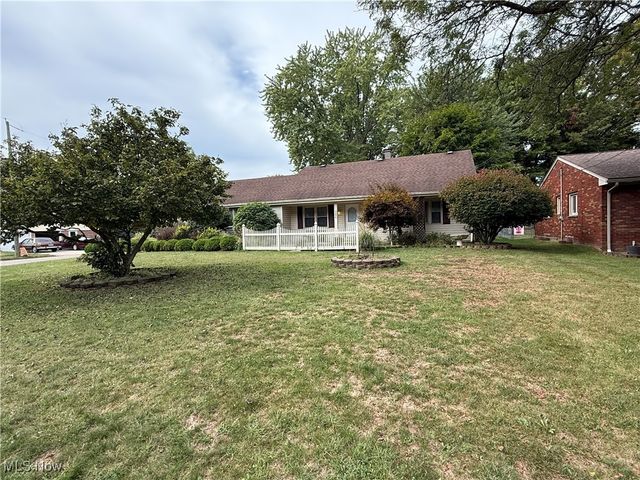 3296 Cricket Drive, Youngstown, OH 44511