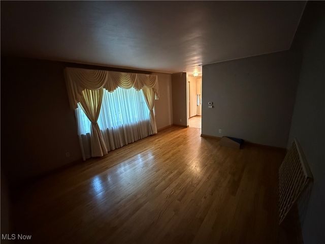 3296 Cricket Drive, Youngstown, OH 44511