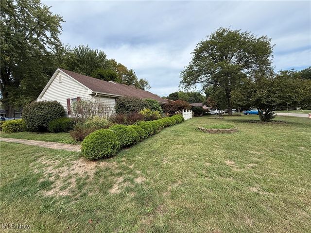 3296 Cricket Drive, Youngstown, OH 44511