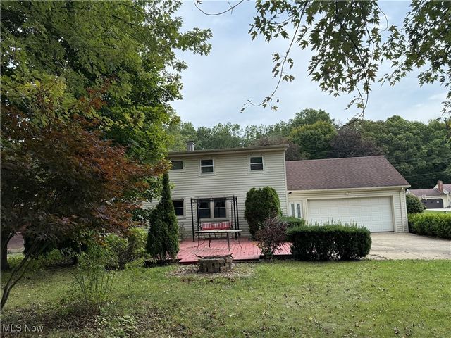 3296 Cricket Drive, Youngstown, OH 44511