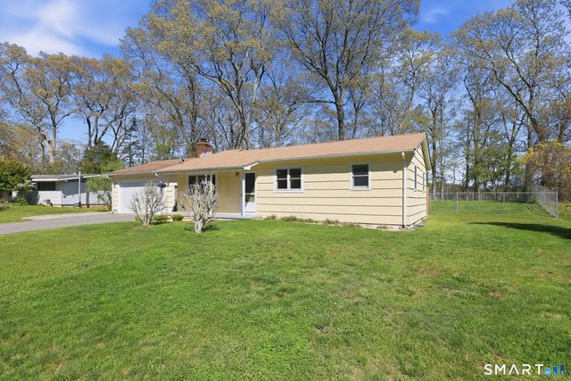 14 Cedarwood Lane, Old Saybrook, CT 06475