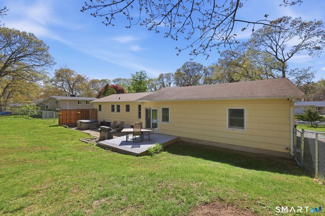 14 Cedarwood Lane, Old Saybrook, CT 06475