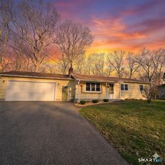 14 Cedarwood Lane, Old Saybrook, CT 06475