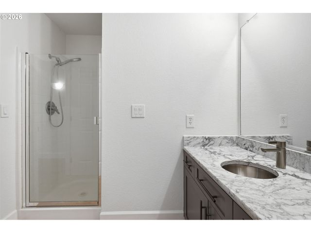 520 Se COLUMBIA RIVER Dr 311, Vancouver, WA 98661