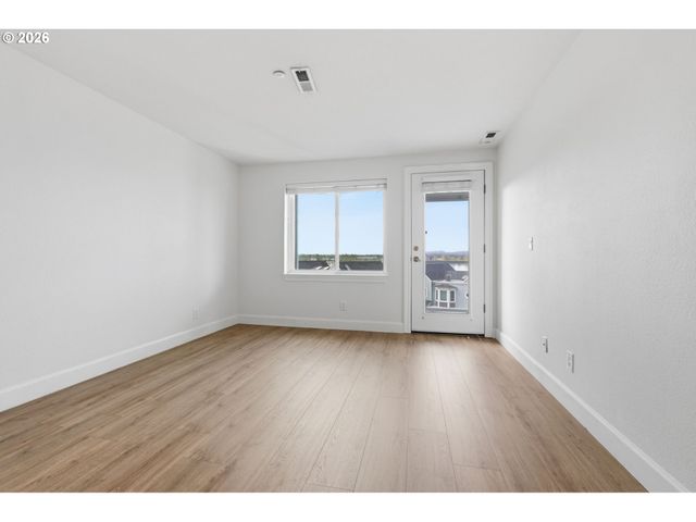 520 Se COLUMBIA RIVER Dr 311, Vancouver, WA 98661