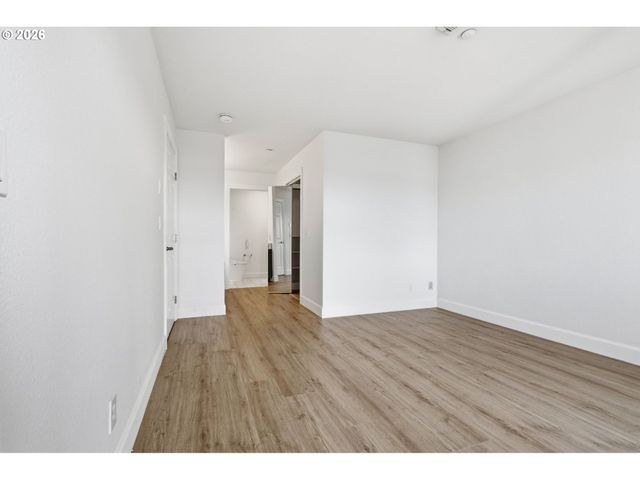 520 Se COLUMBIA RIVER Dr 311, Vancouver, WA 98661