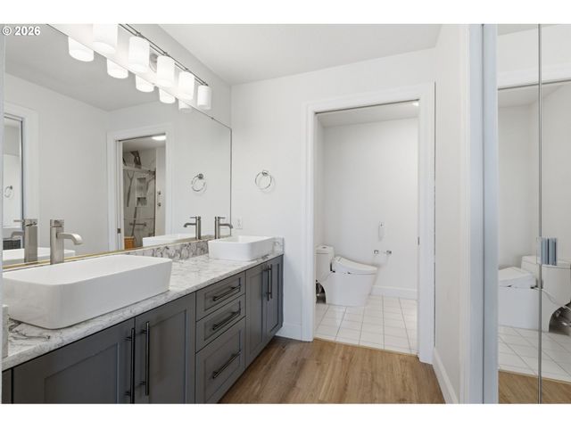 520 Se COLUMBIA RIVER Dr 311, Vancouver, WA 98661