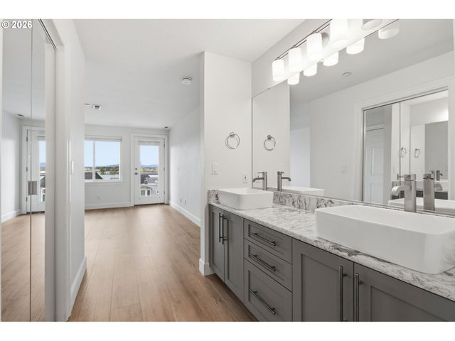 520 Se COLUMBIA RIVER Dr 311, Vancouver, WA 98661