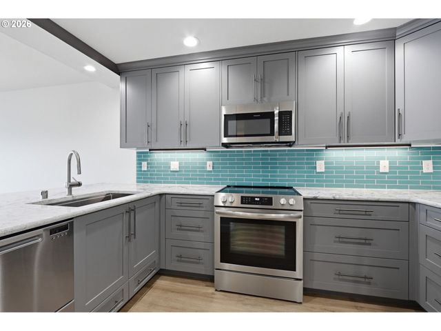 520 Se COLUMBIA RIVER Dr 311, Vancouver, WA 98661