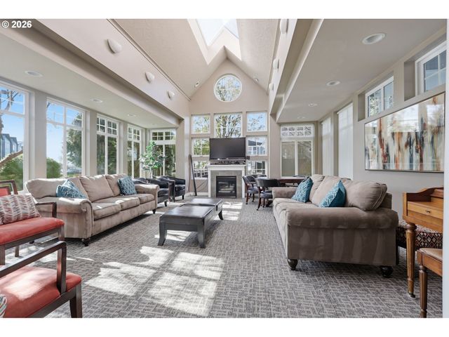 520 Se COLUMBIA RIVER Dr 311, Vancouver, WA 98661