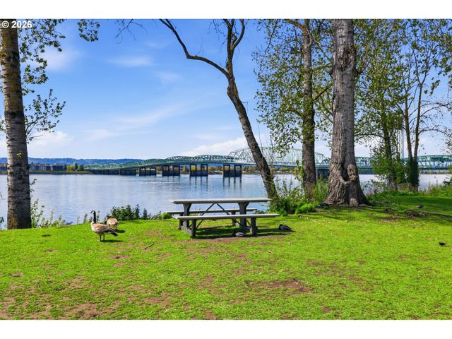 520 Se COLUMBIA RIVER Dr 311, Vancouver, WA 98661